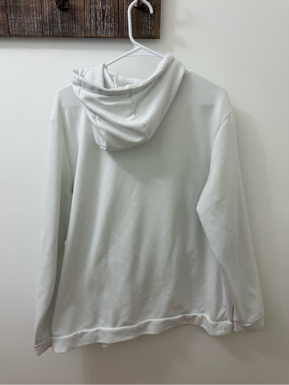 Nike Men’s White Pullover Hoodie with Black Swoosh - Picture 4 of 7